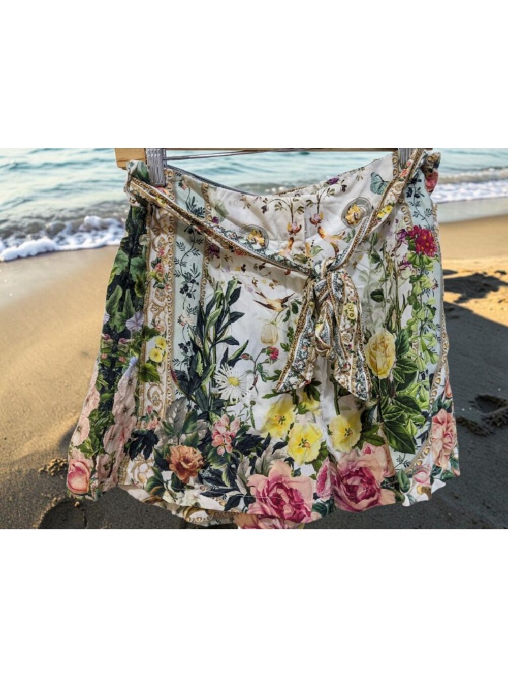 Camilla Tuck Front Short Renaissance Romance Shorts Size Medium NWT !!
